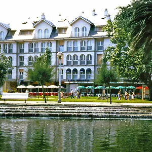 Aparthotel Brisas, Santander